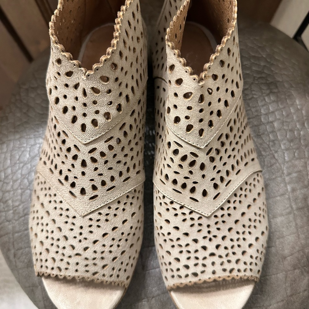 Cordani laser cut leather bootie!